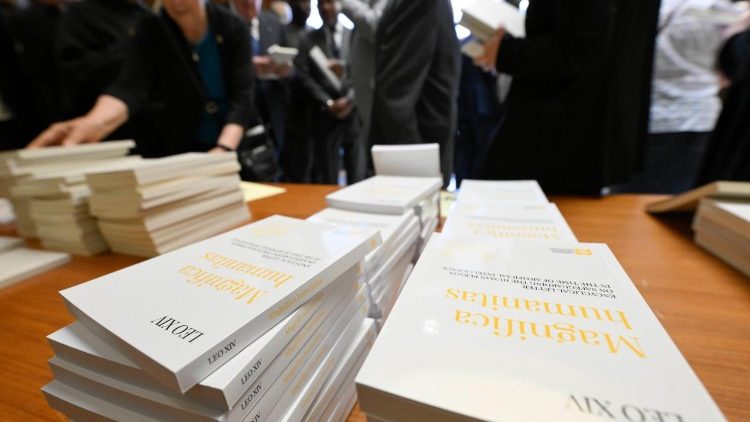 Magnifica humanitas, pierwsza encyklika Leona XIV, zaprezentowana 25 maja 2026 r. w watykańskiej Auli Synodalnej, podejmuje temat wyzwań, jakie stawia przed całą ludzkością sztuczna inteligencja.